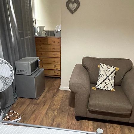 Comfortable Double Room Лондон Екстериор снимка